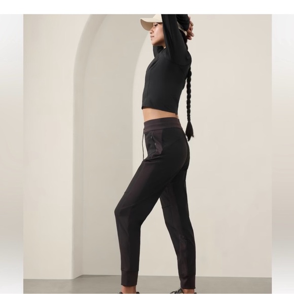 NWT Athleta Headlands Hybrid Trek Jogger Black Pants - Picture 3 of 10